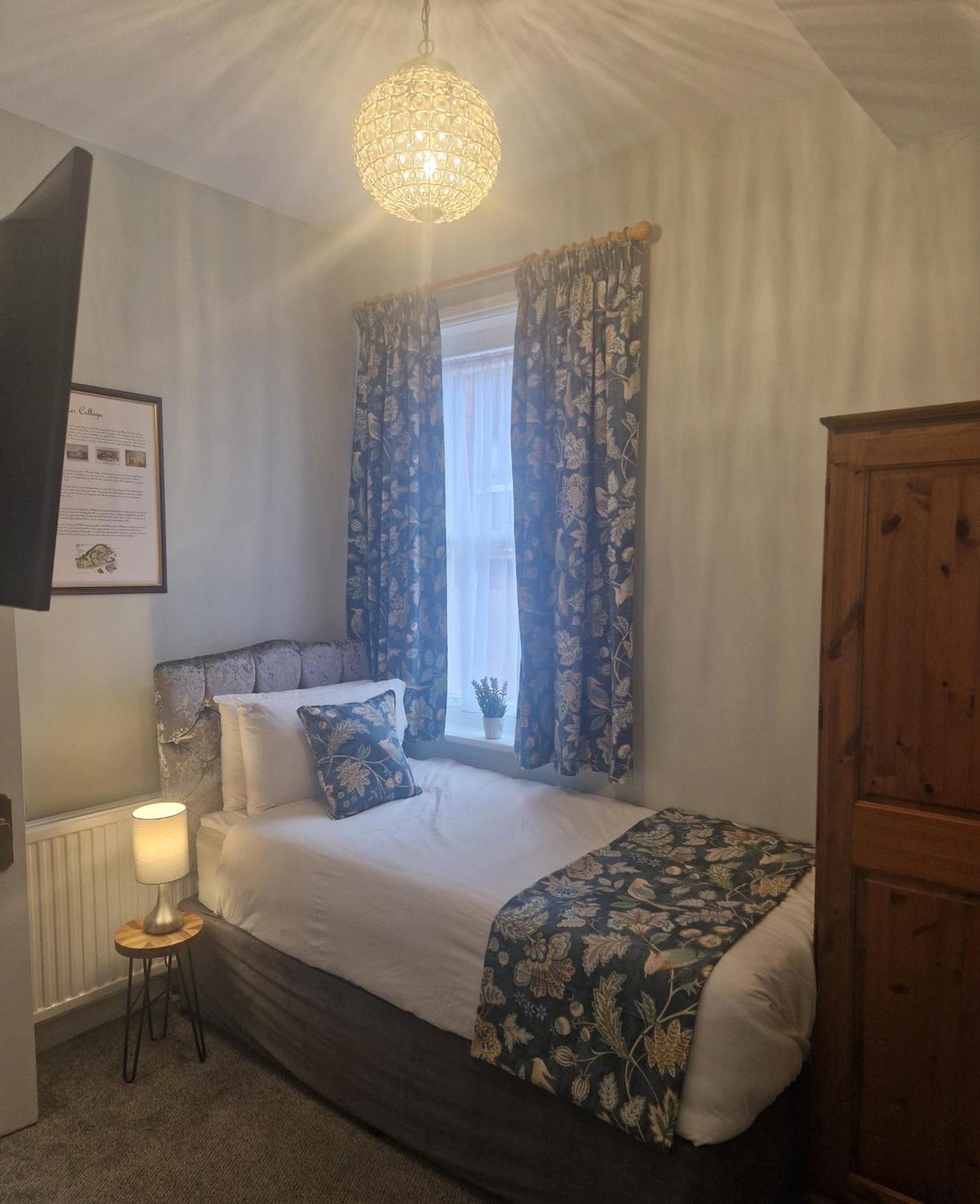 Bed & Breakfast St Margaret's 4*